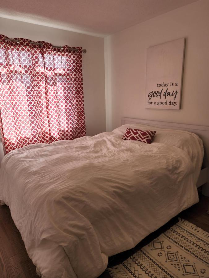 Place You Can Call Home !!! Near Ottawa Airport Exteriér fotografie