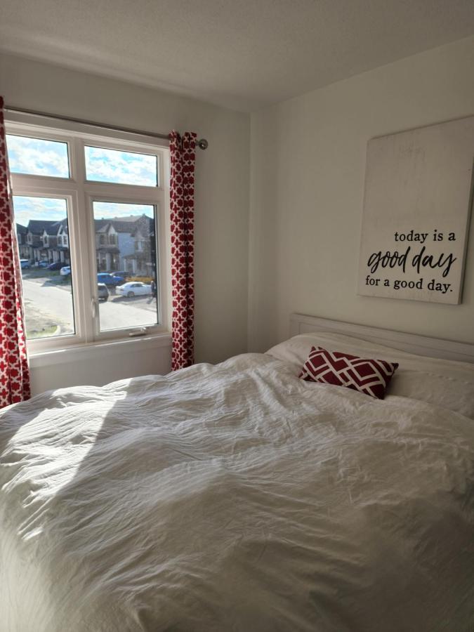 Place You Can Call Home !!! Near Ottawa Airport Exteriér fotografie
